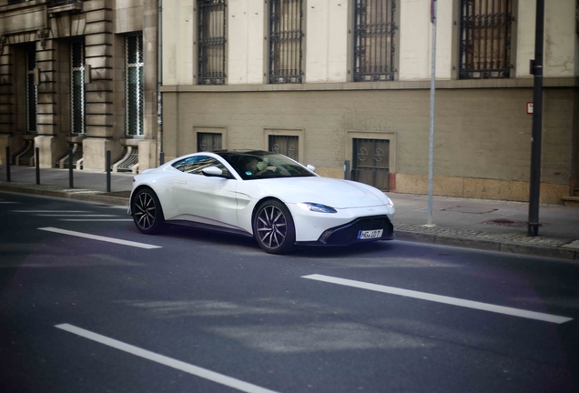 Aston Martin V8 Vantage 2018