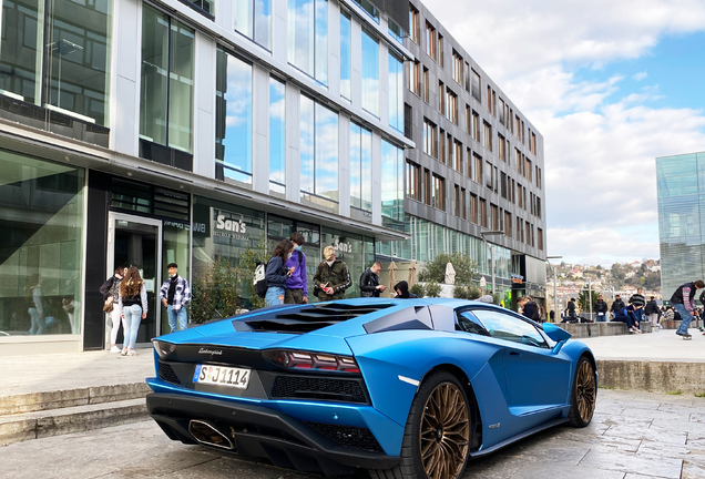 Lamborghini Aventador S LP740-4