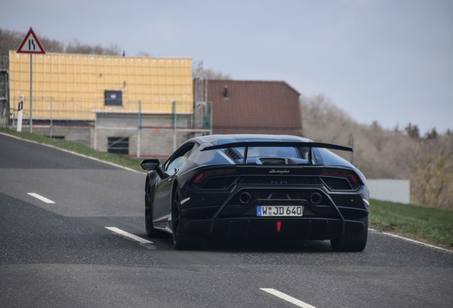 Lamborghini Huracán LP640-4 Performante