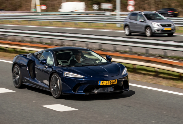 McLaren GT