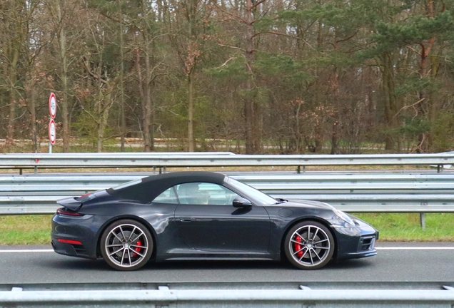 Porsche 992 Carrera 4S Cabriolet