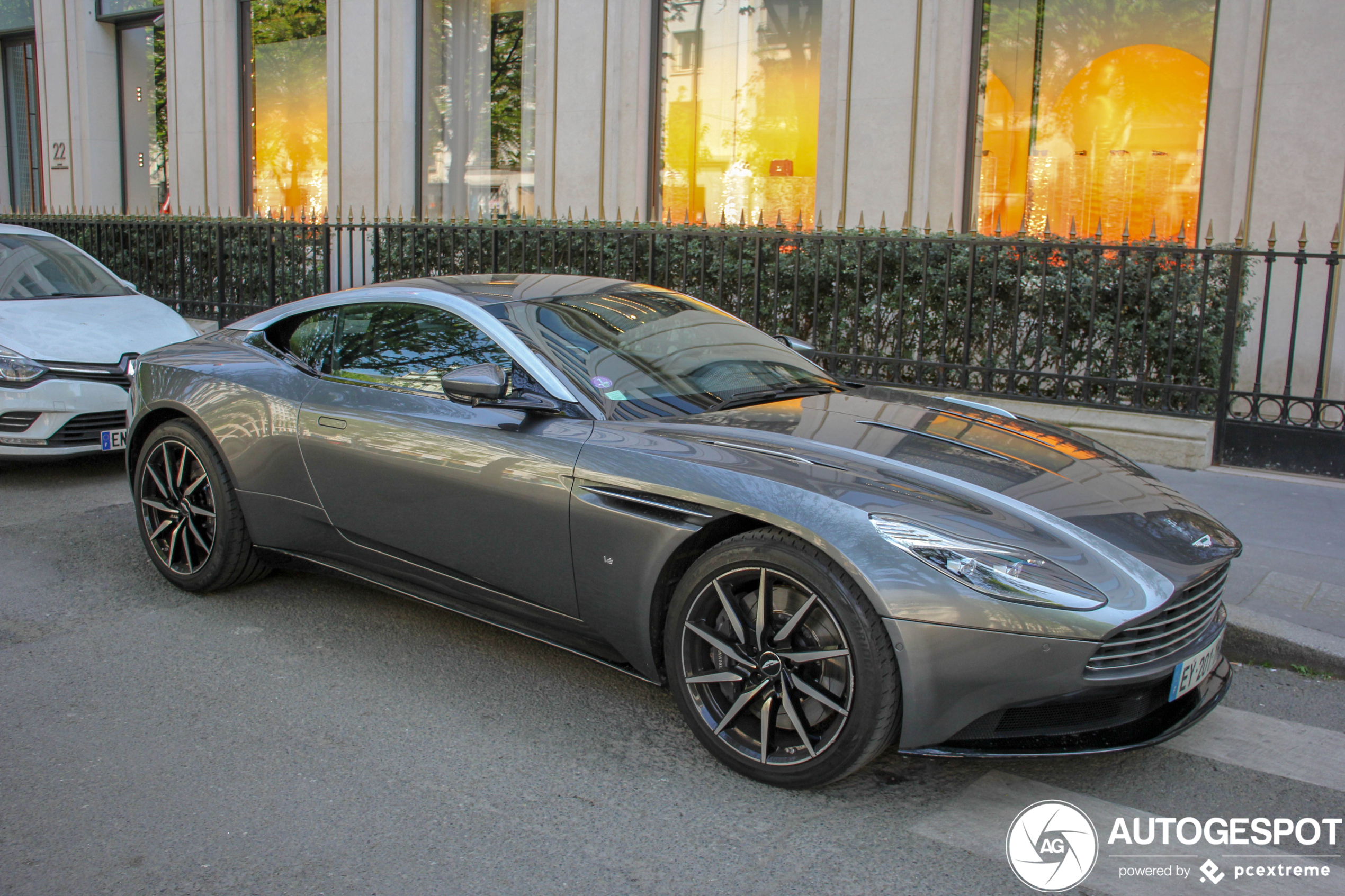 Aston Martin DB11