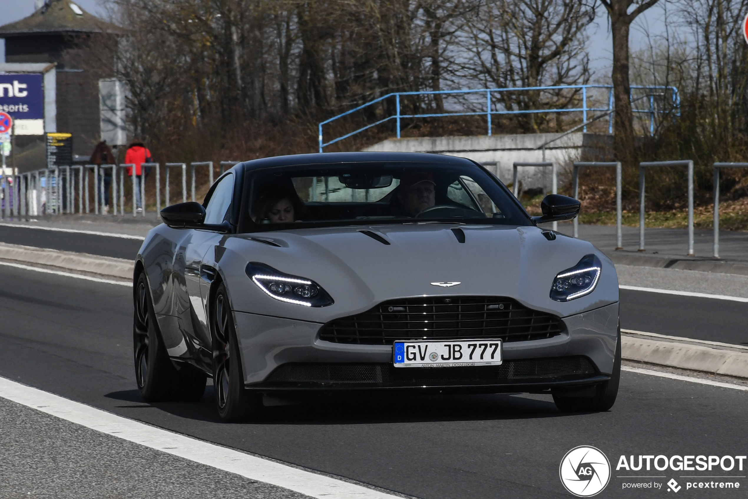 Aston Martin DB11 AMR