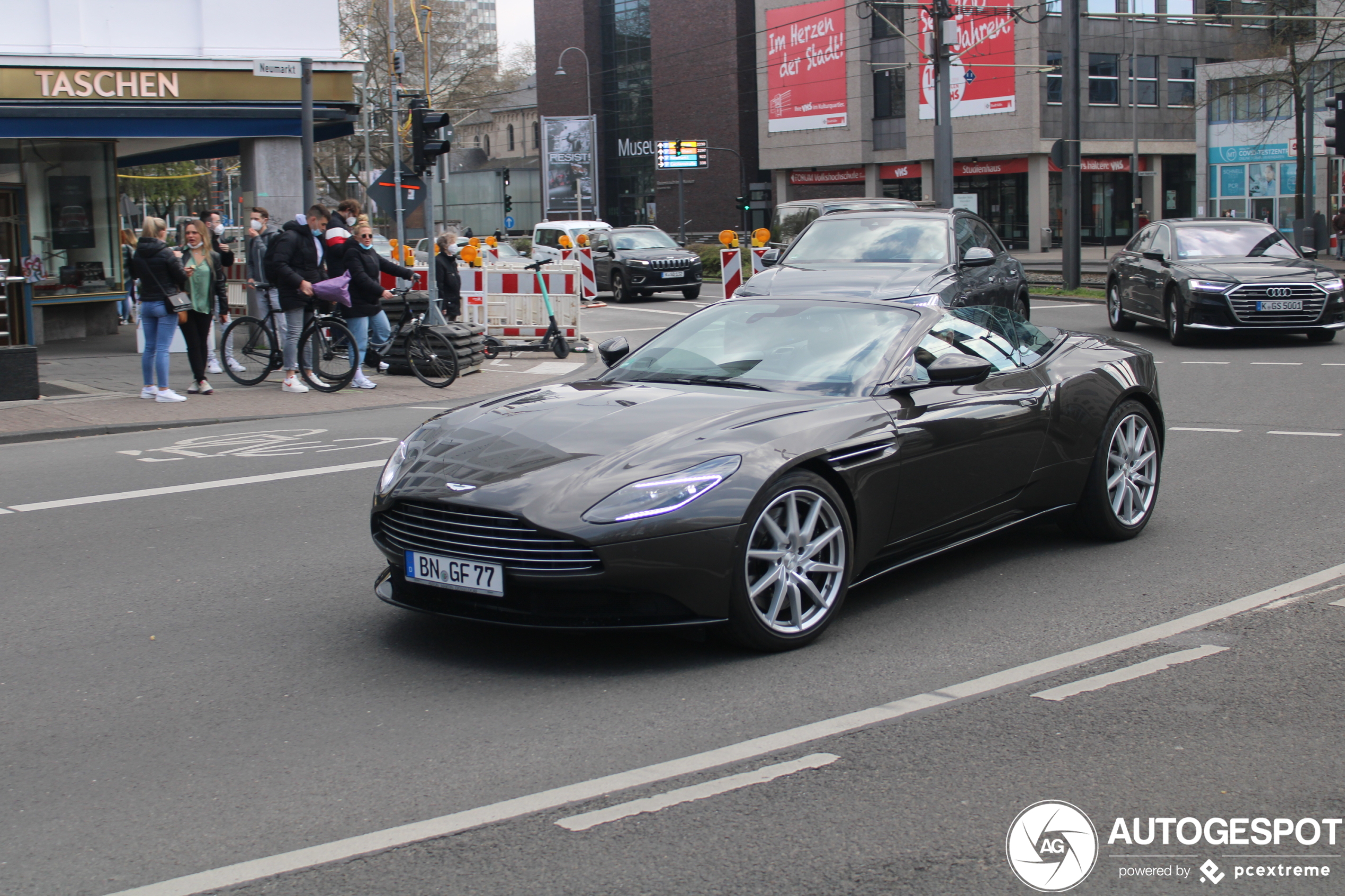 Aston Martin DB11 V8 Volante