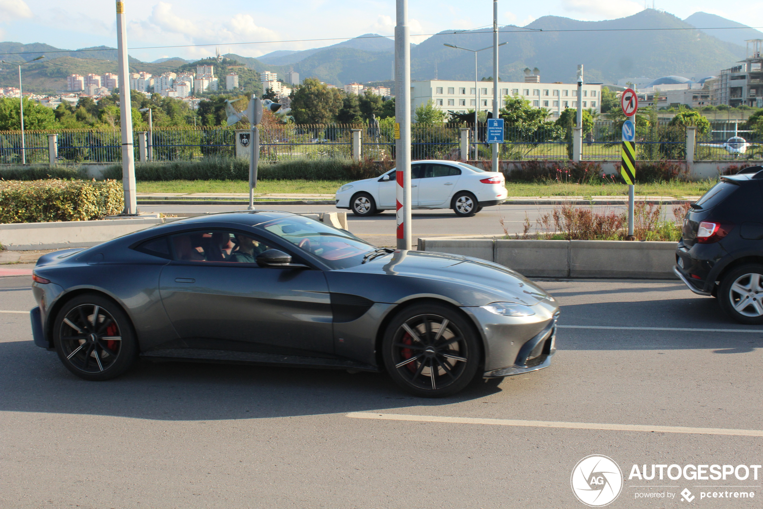 Aston Martin V8 Vantage 2018