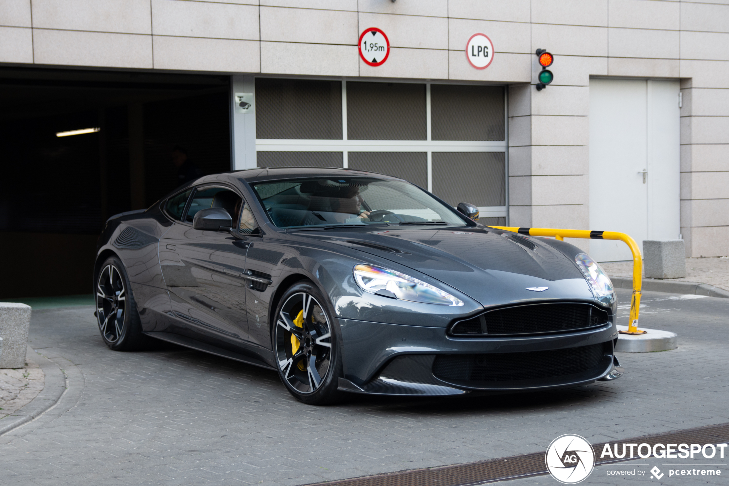 Aston Martin Vanquish S 2017 Ultimate Edition