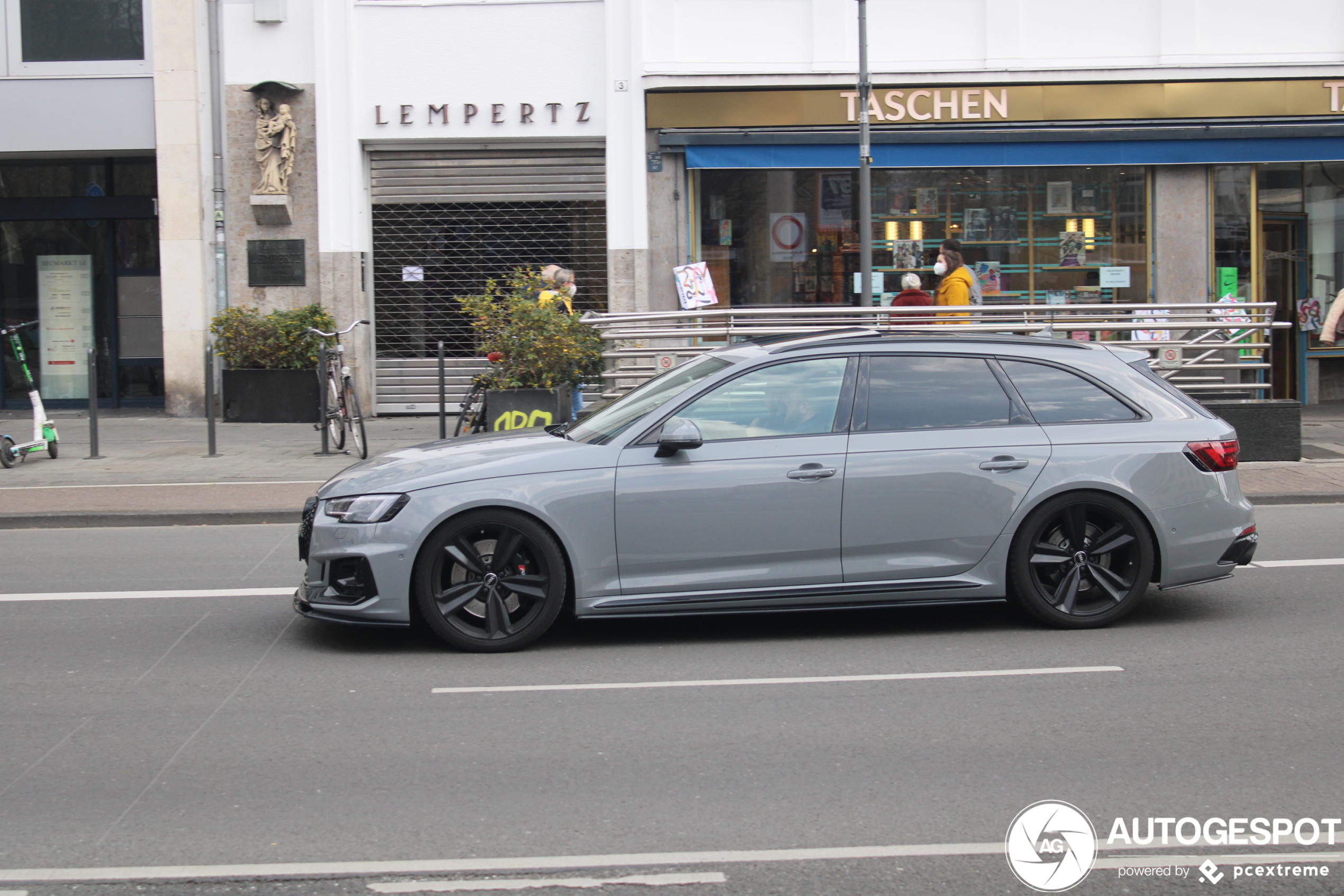 Audi RS4 Avant B9