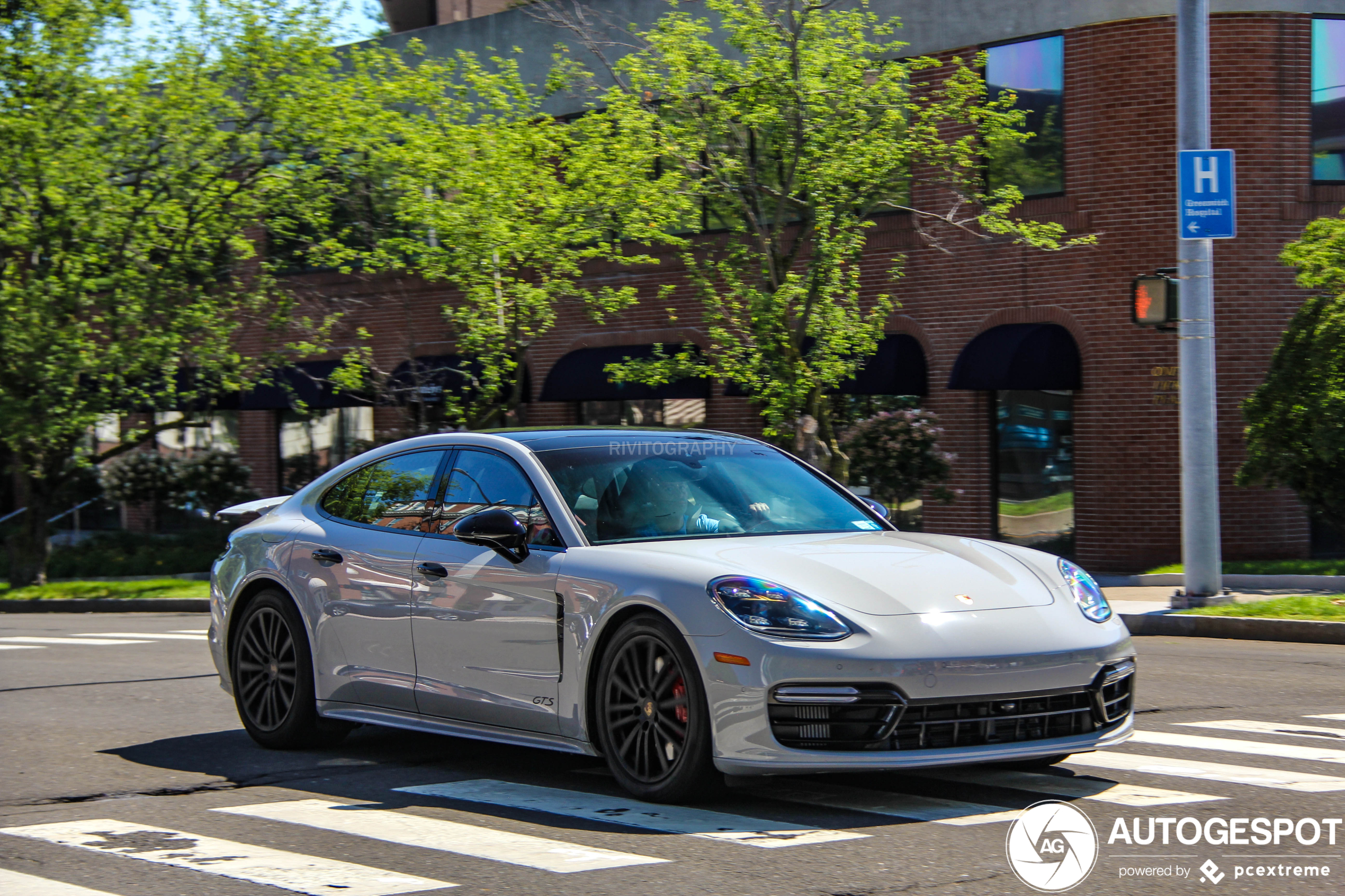 Porsche 971 Panamera GTS MkI