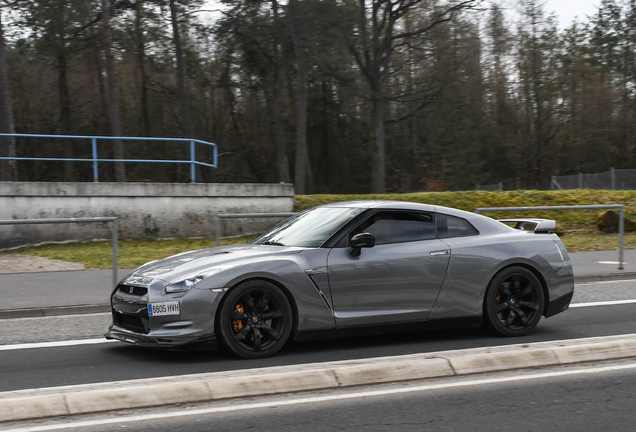 Nissan GT-R
