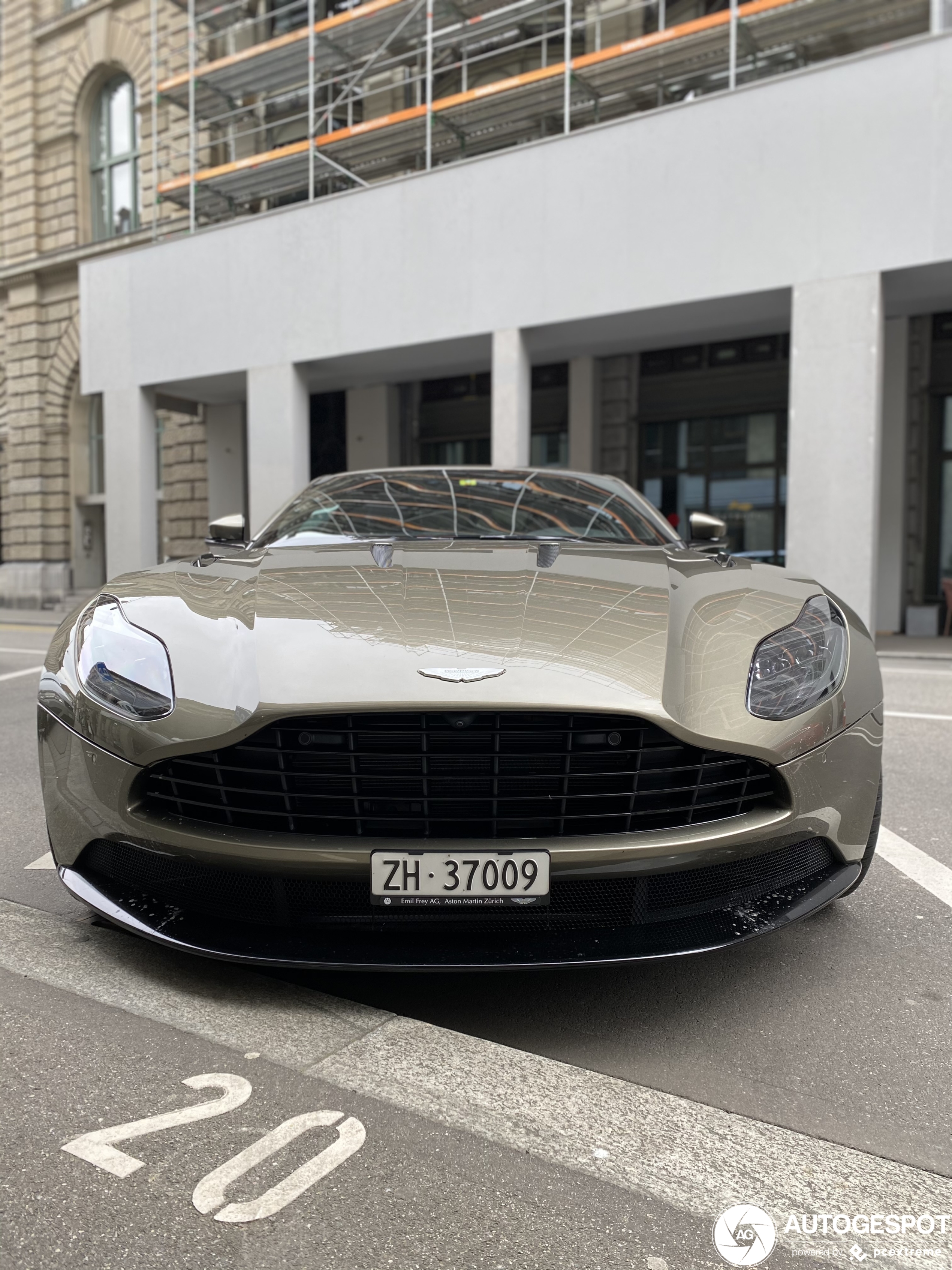 Aston Martin DB11