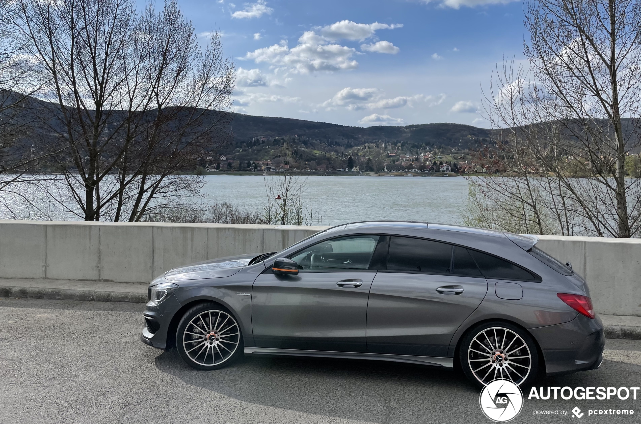 Mercedes-Benz CLA 45 AMG Shooting Brake OrangeArt Edition