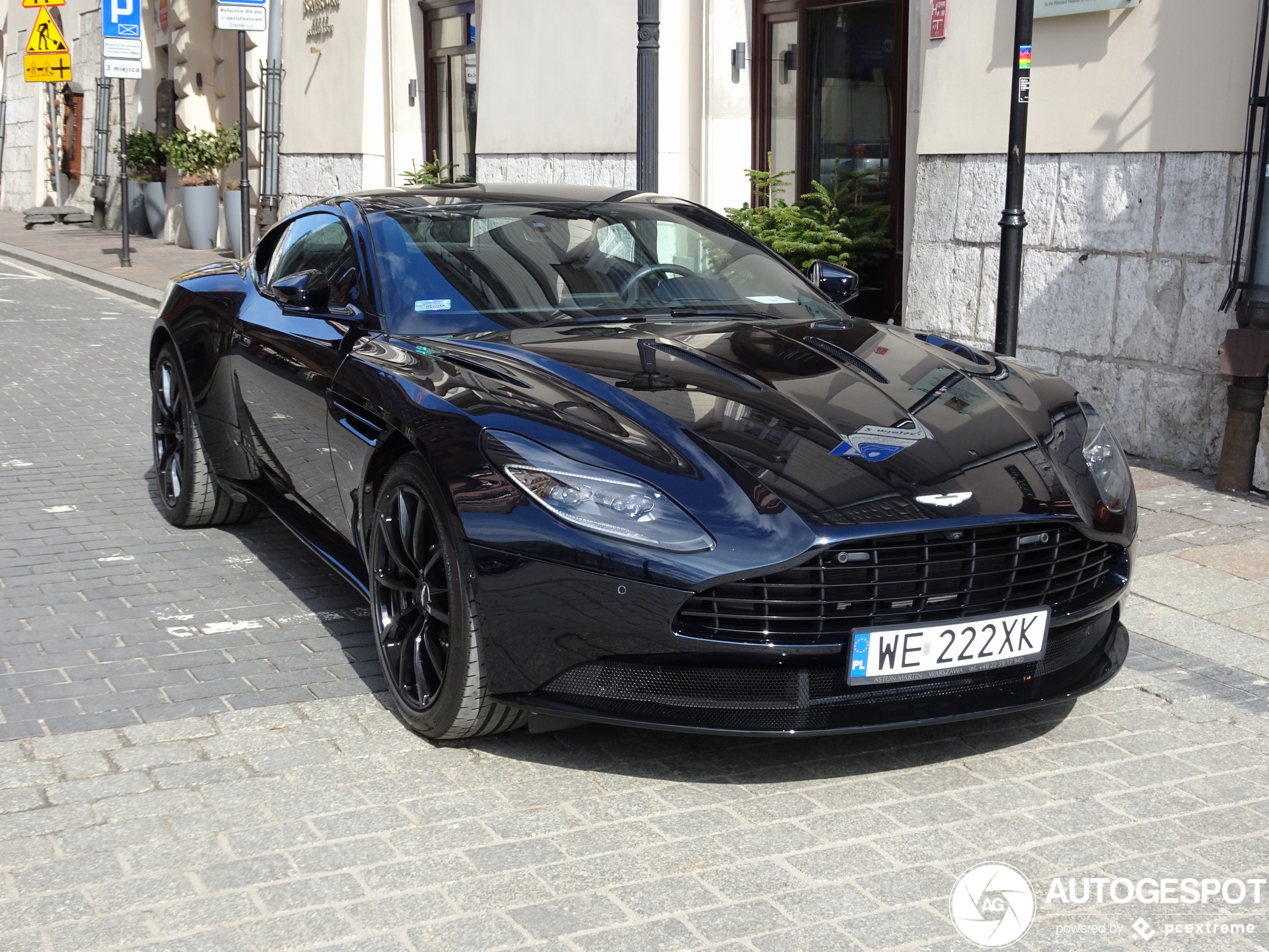 Aston Martin DB11 AMR