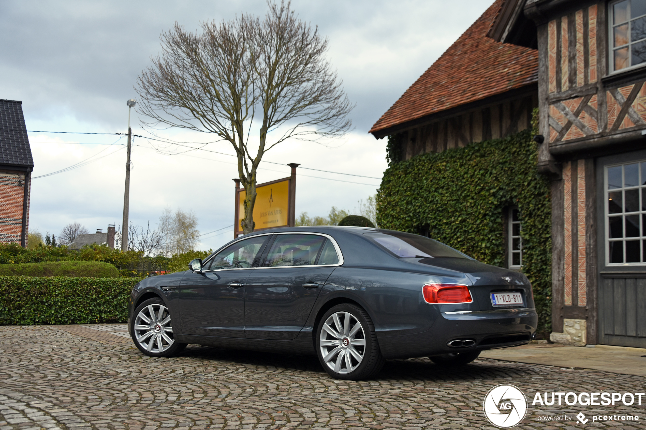 Bentley Flying Spur V8