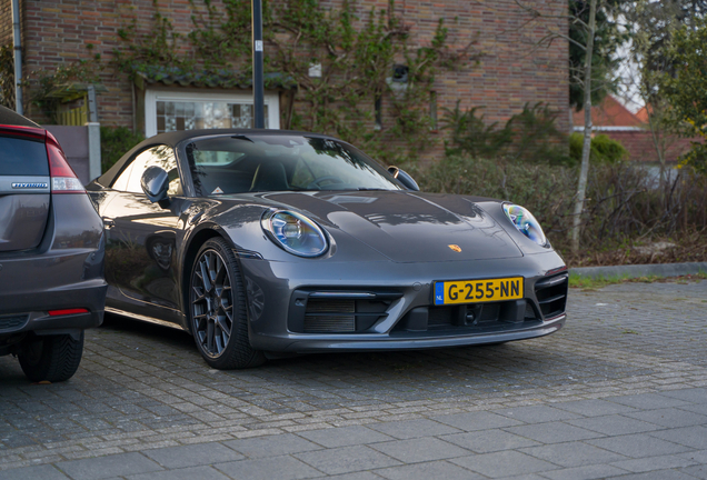 Porsche 992 Carrera 4S Cabriolet