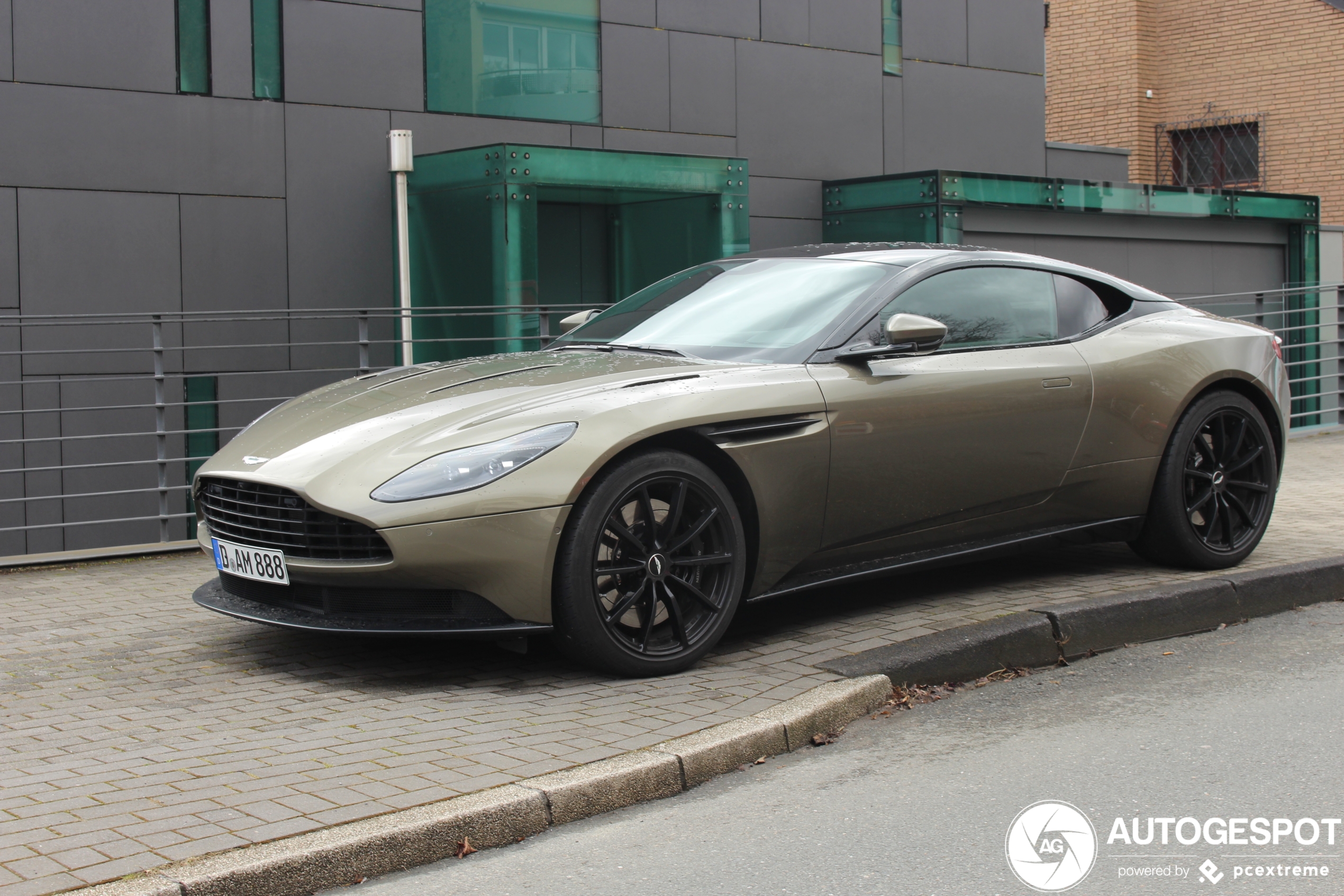 Aston Martin DB11