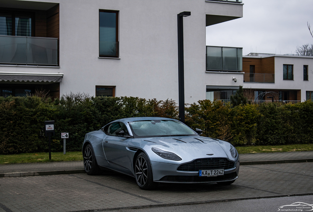 Aston Martin DB11 AMR