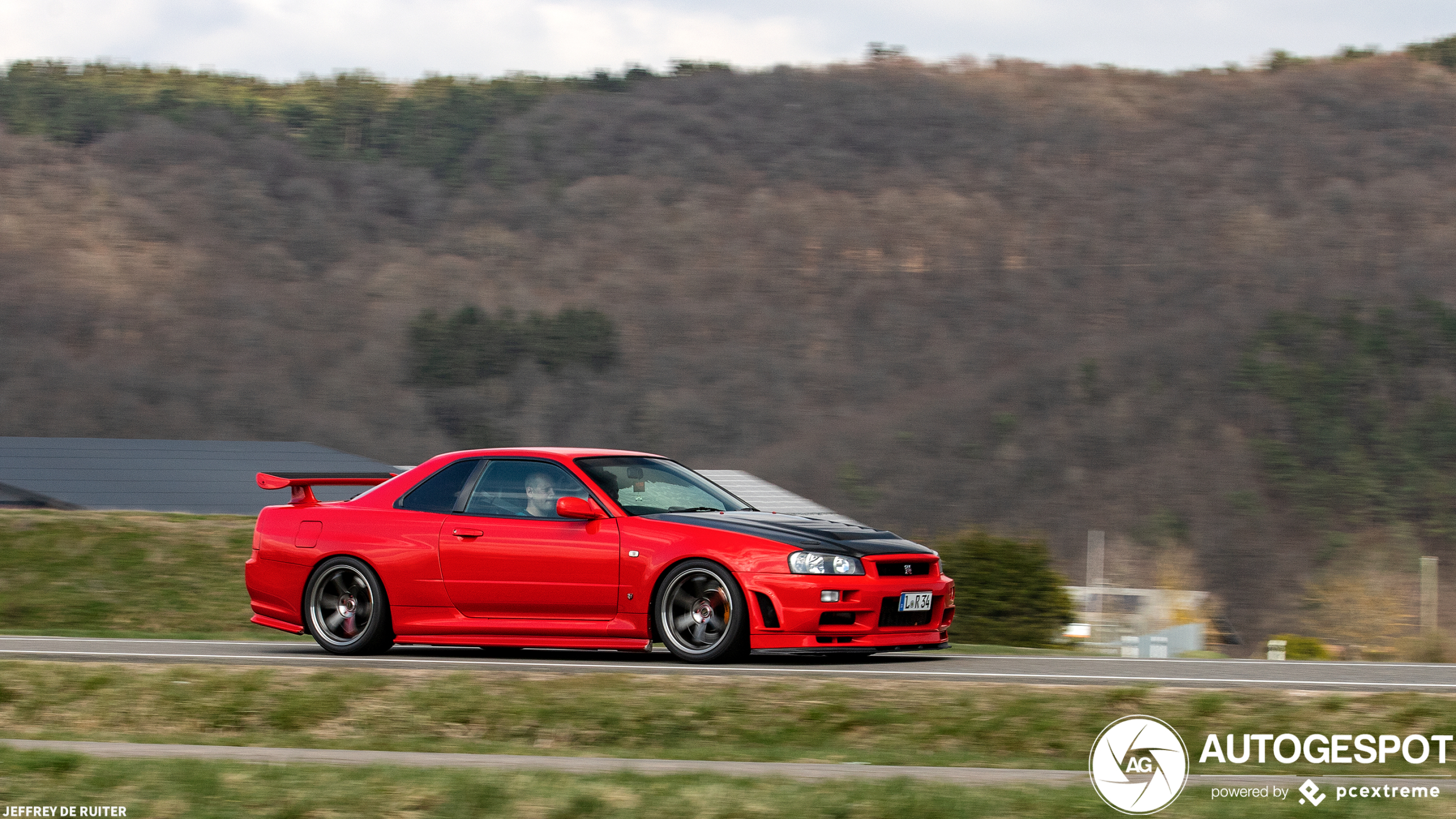 Nissan Skyline R34 GT-R V-Spec - 10 April 2021 - Autogespot