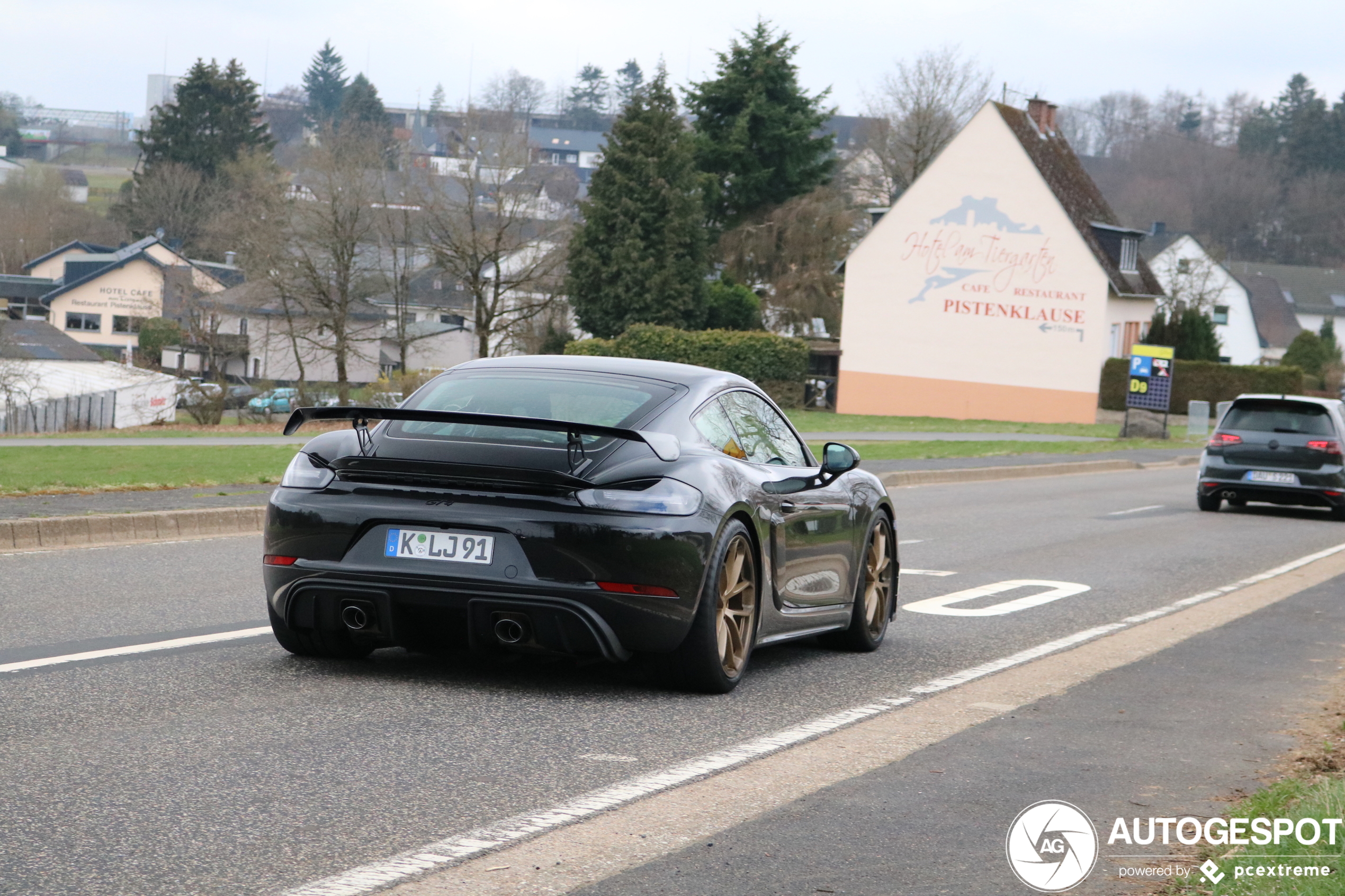 Porsche 718 Cayman GT4