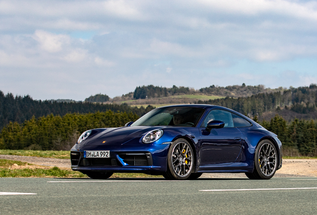 Porsche 992 Carrera 4S