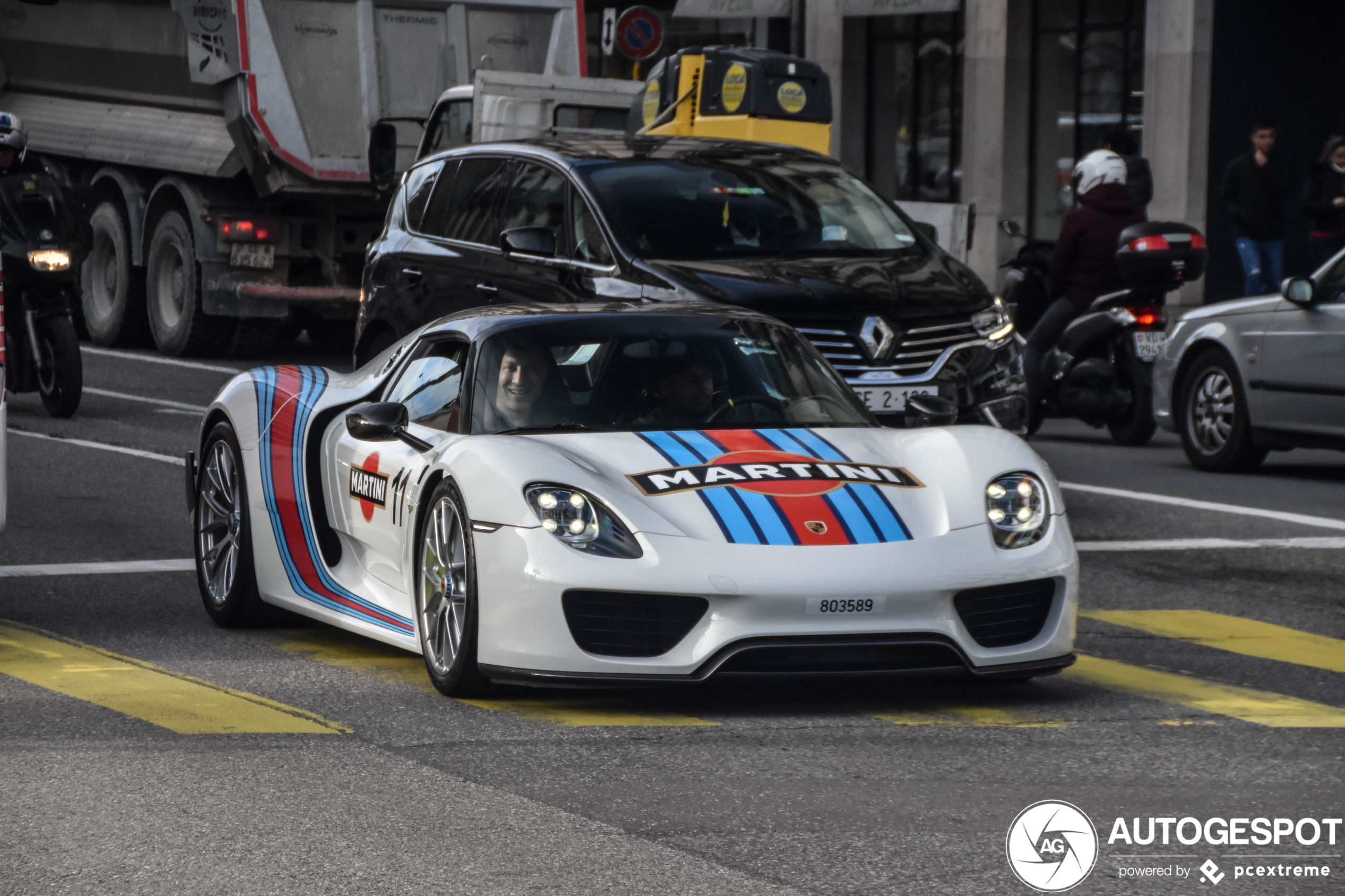 Porsche 918 Spyder Weissach Package