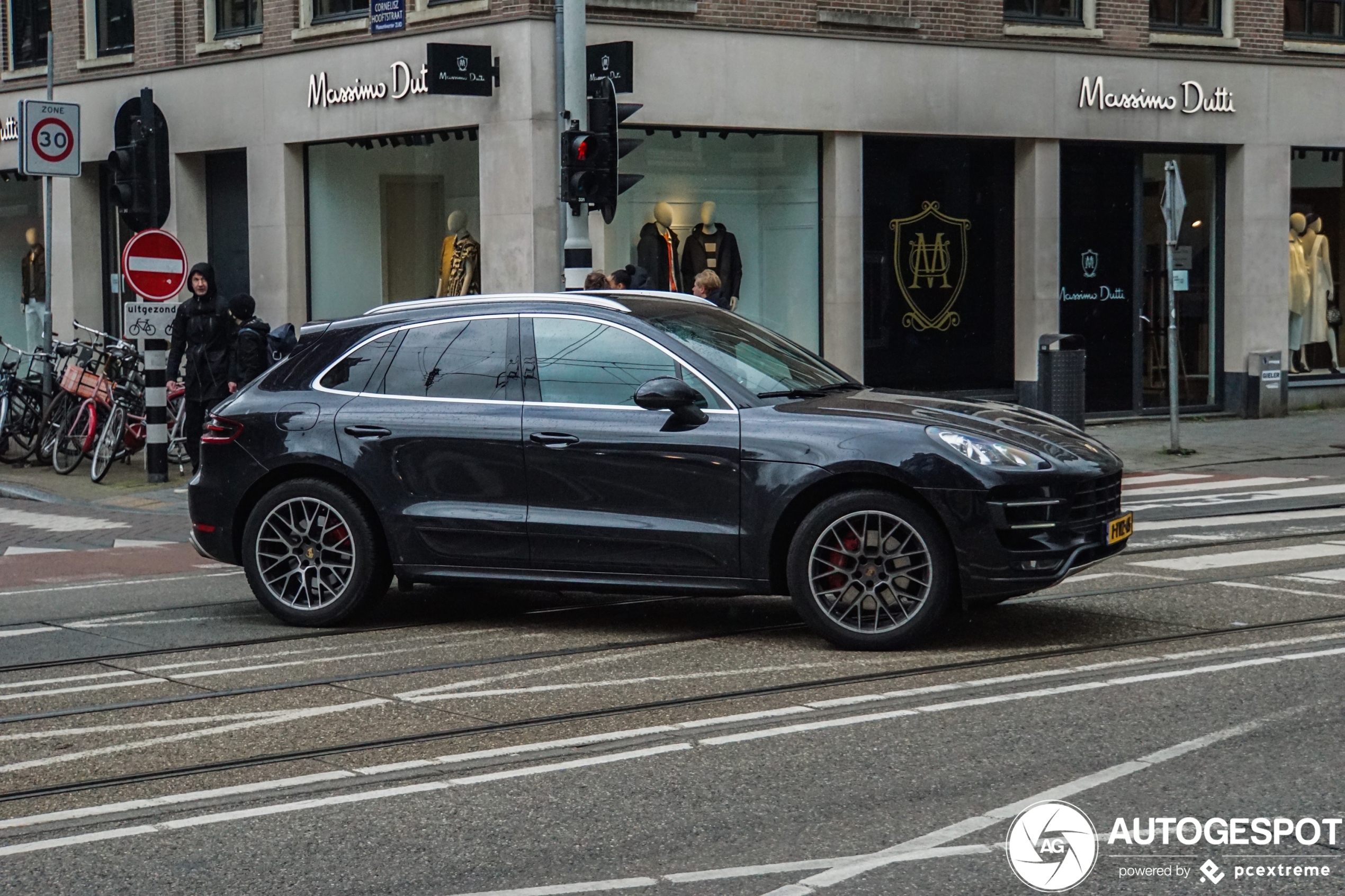 Porsche 95B Macan Turbo