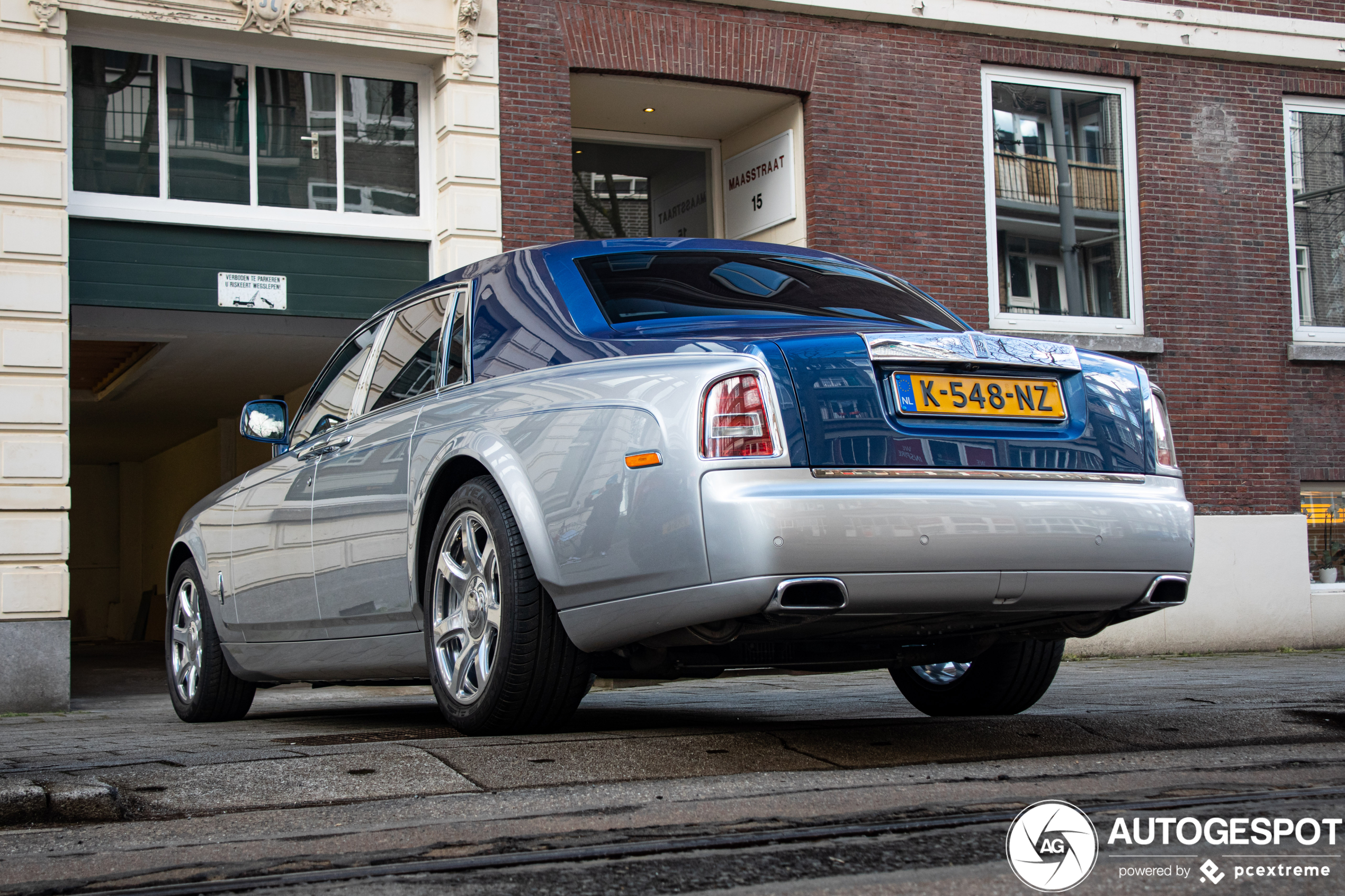 Rolls-Royce Phantom Series II past maar net in garage?