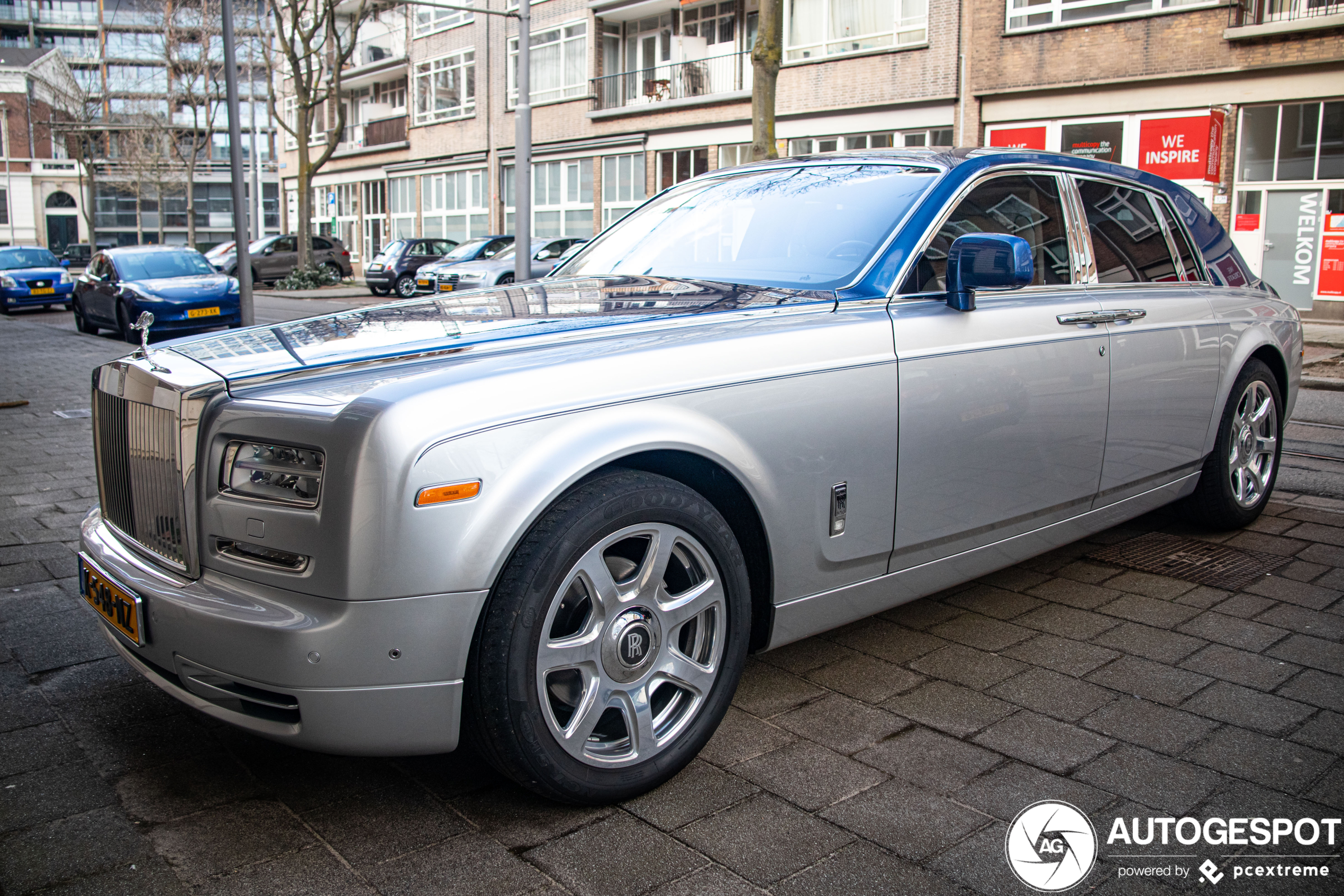 Rolls-Royce Phantom Series II past maar net in garage?