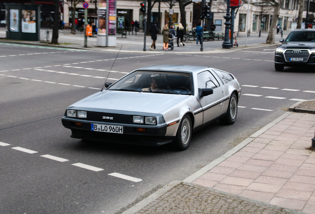 DeLorean DMC-12