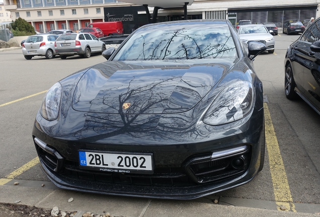 Porsche 971 Panamera Turbo