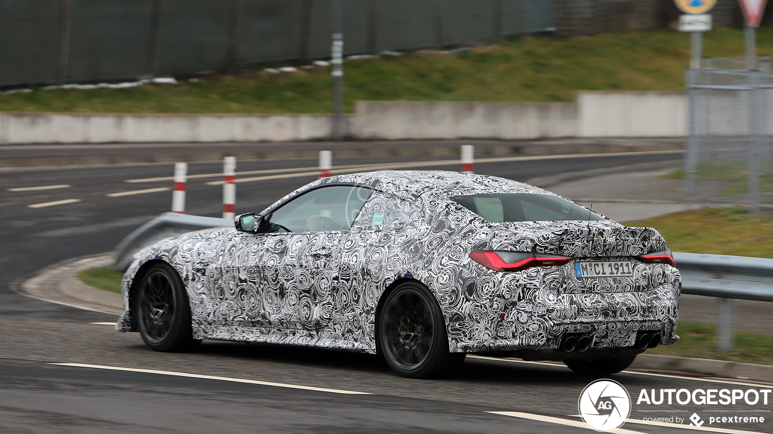 BMW M4 CSL laat zijn neus zien op de Nürburgring