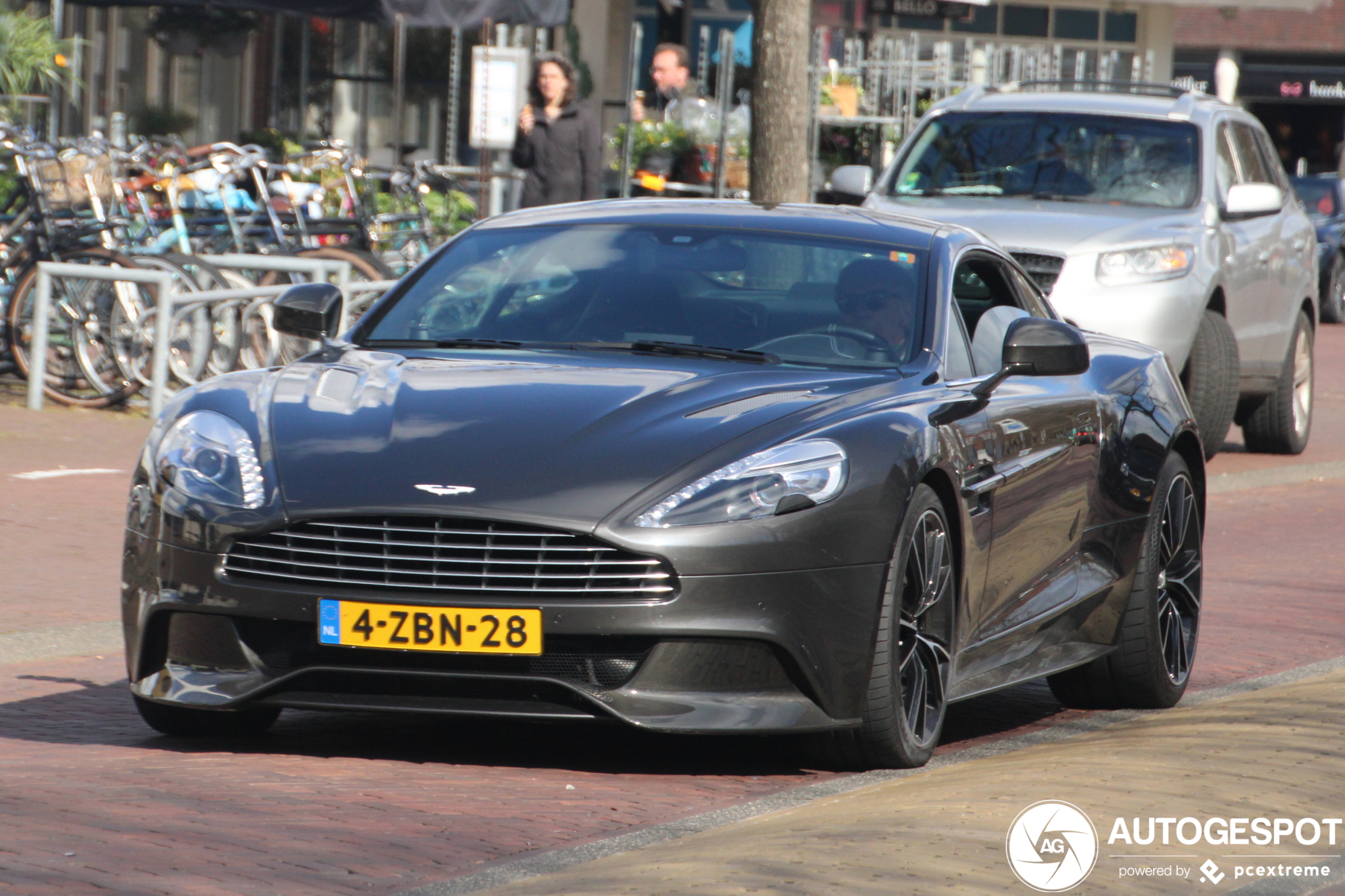 Aston Martin Vanquish 2013