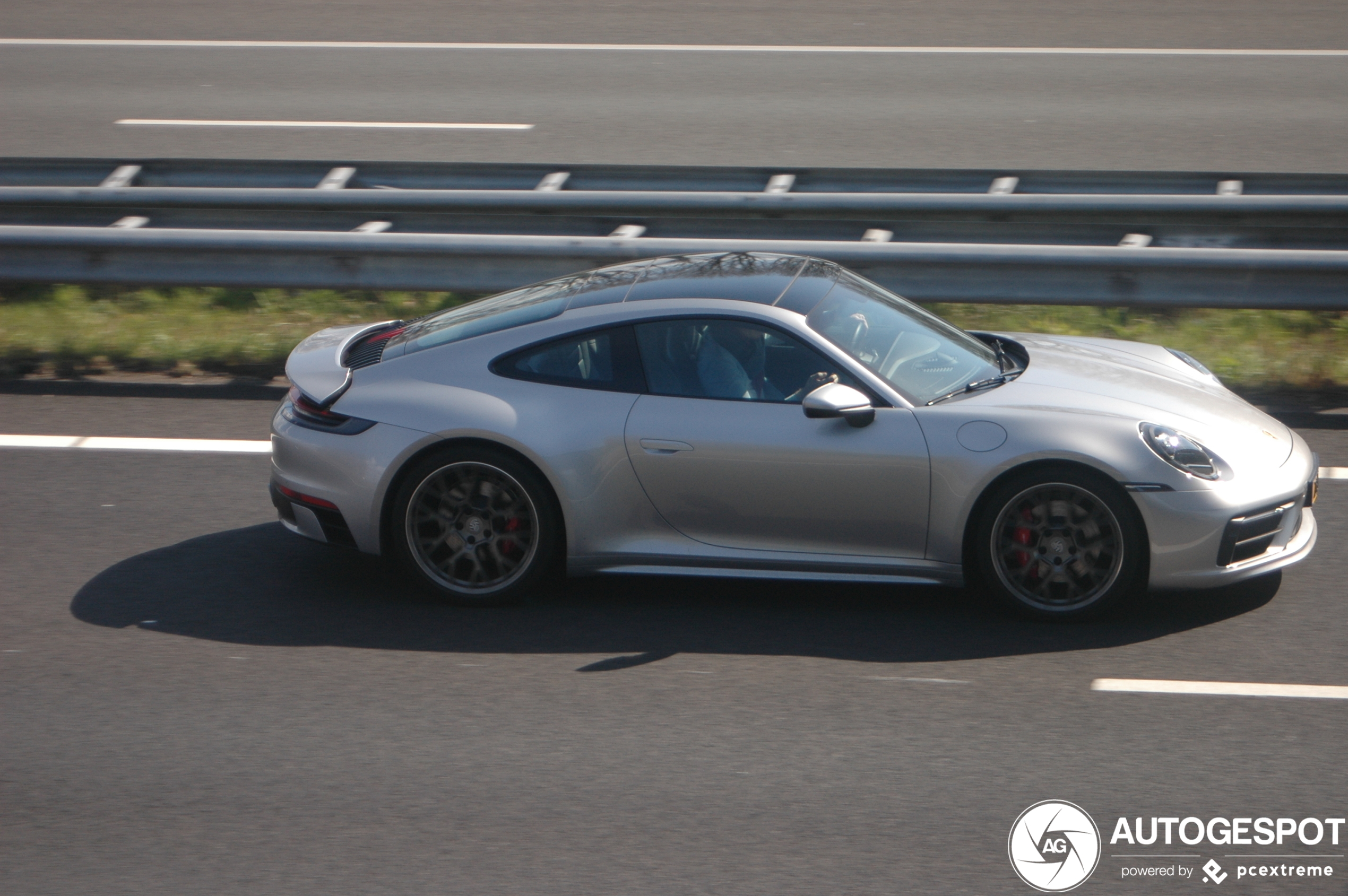 Porsche 992 Carrera 4S