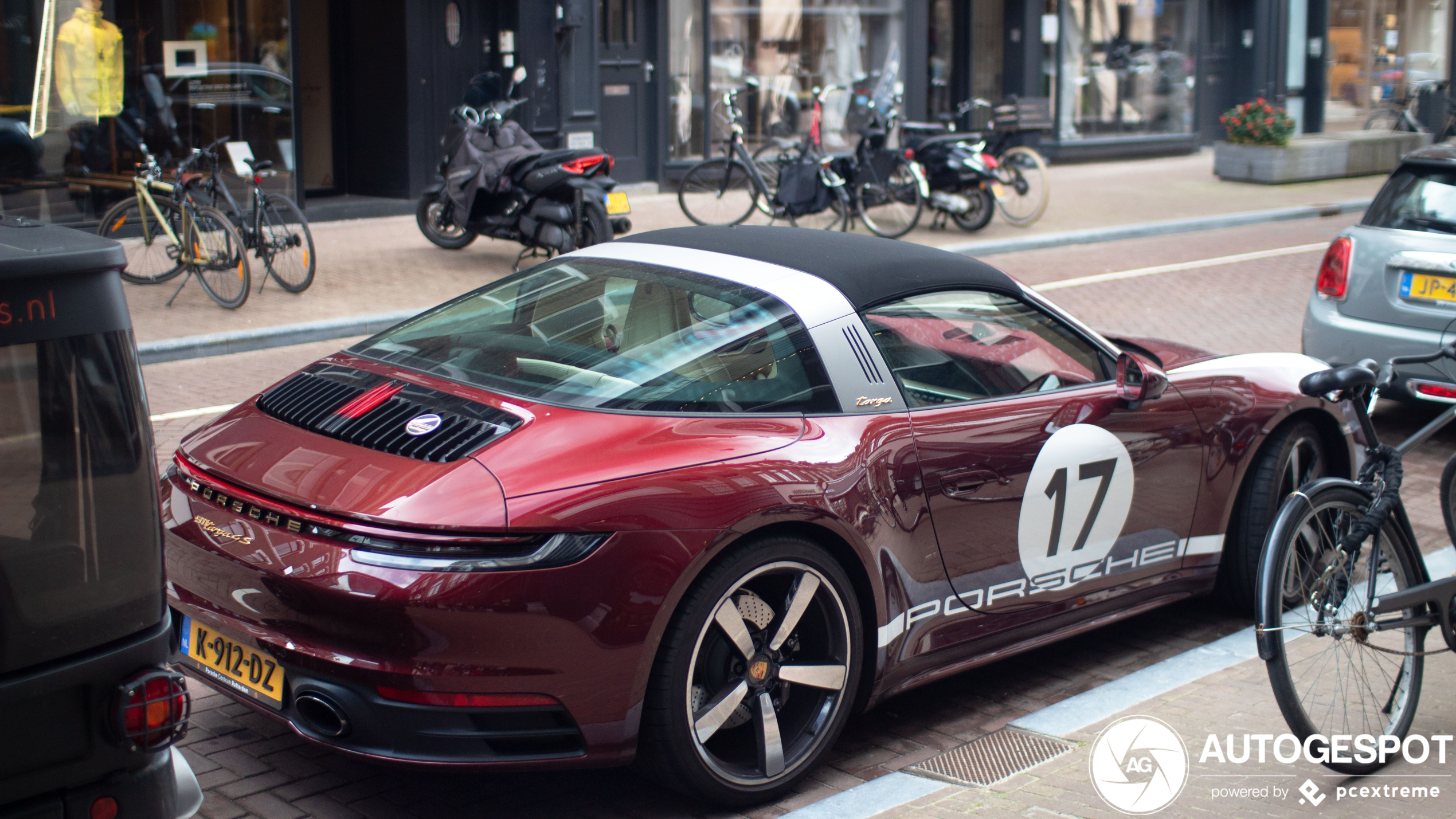 Porsche 992 Targa 4S Heritage Design Edition