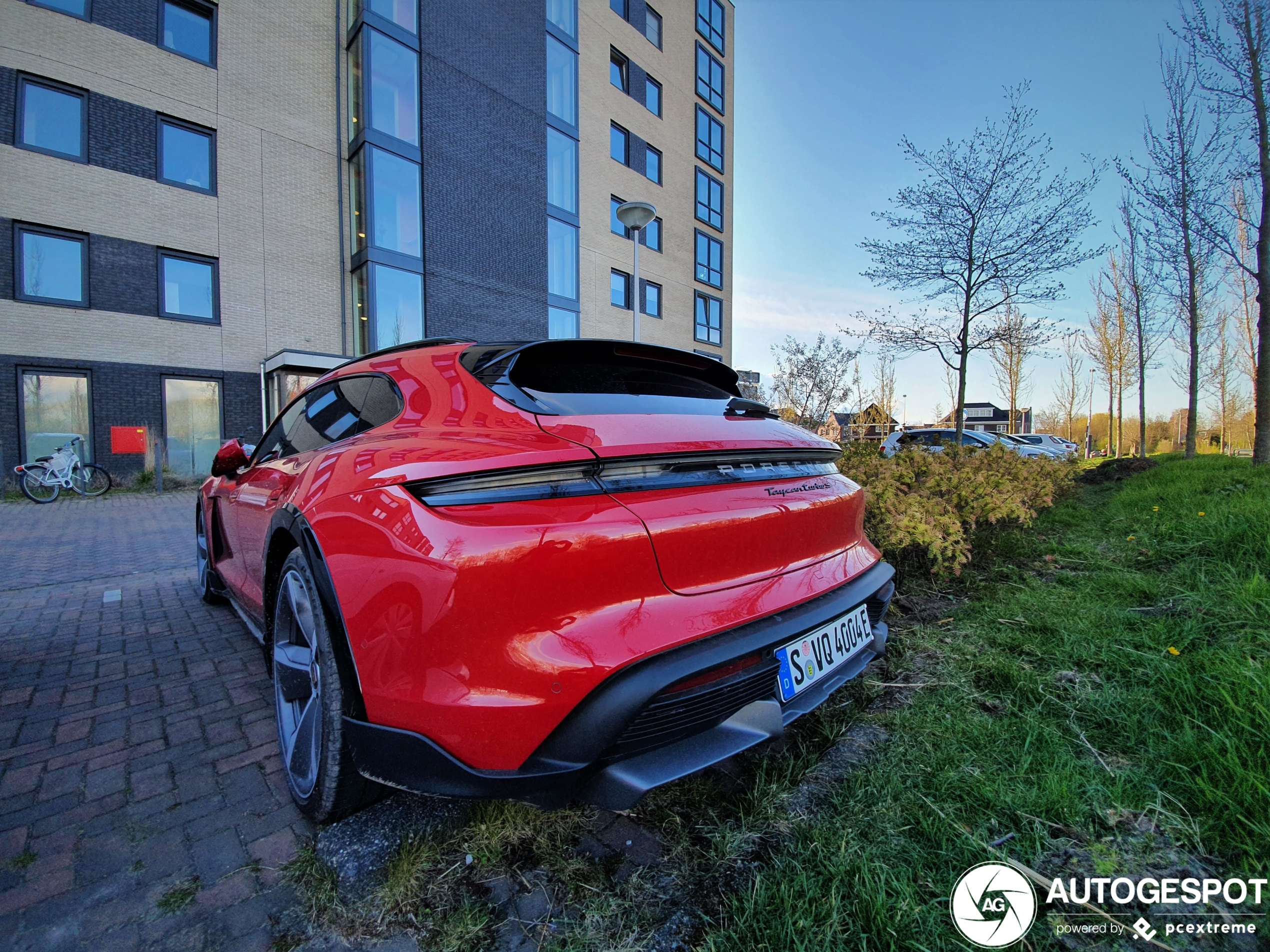 Porsche Taycan Turbo S Cross Turismo duikt op in Nederland