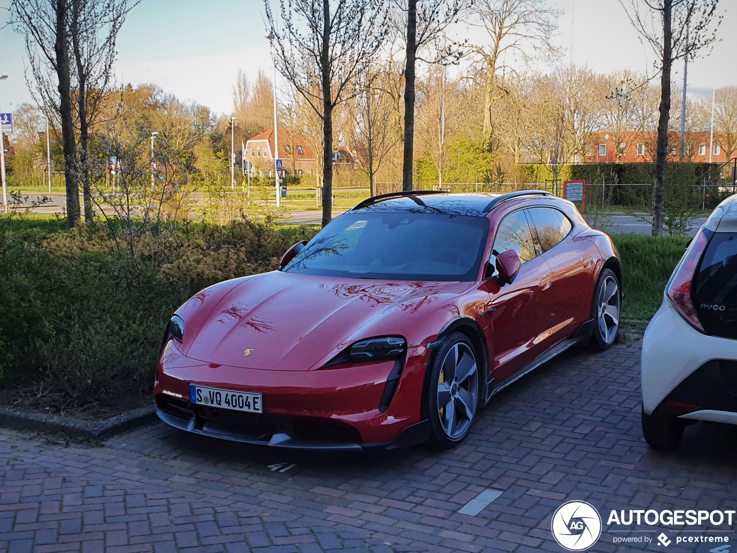 Porsche Taycan Turbo S Cross Turismo duikt op in Nederland