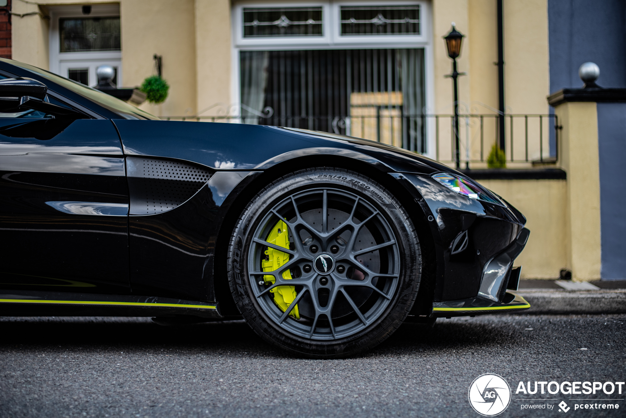 Aston Martin V8 Vantage AMR 2019