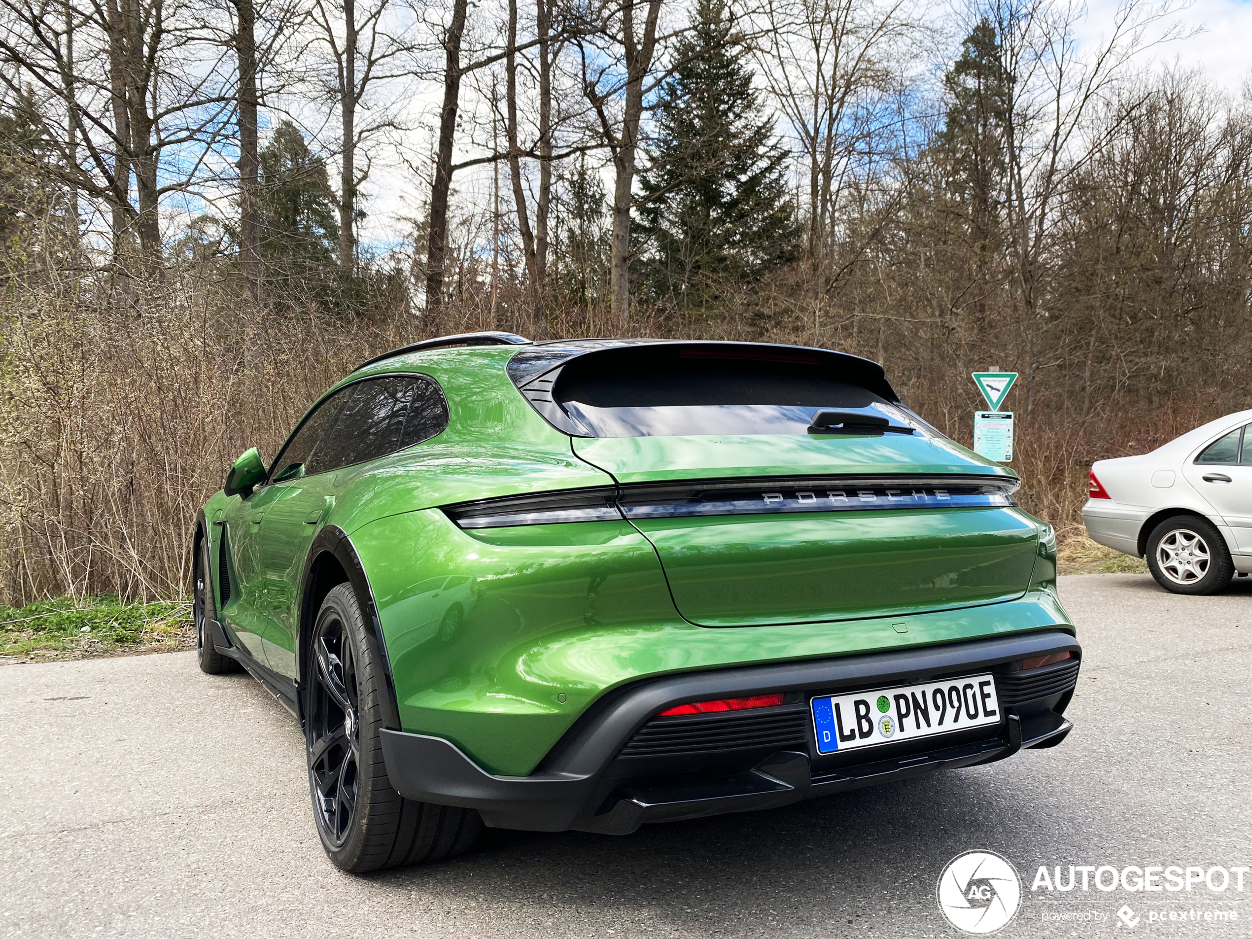 Porsche Taycan Turbo S Cross Turismo