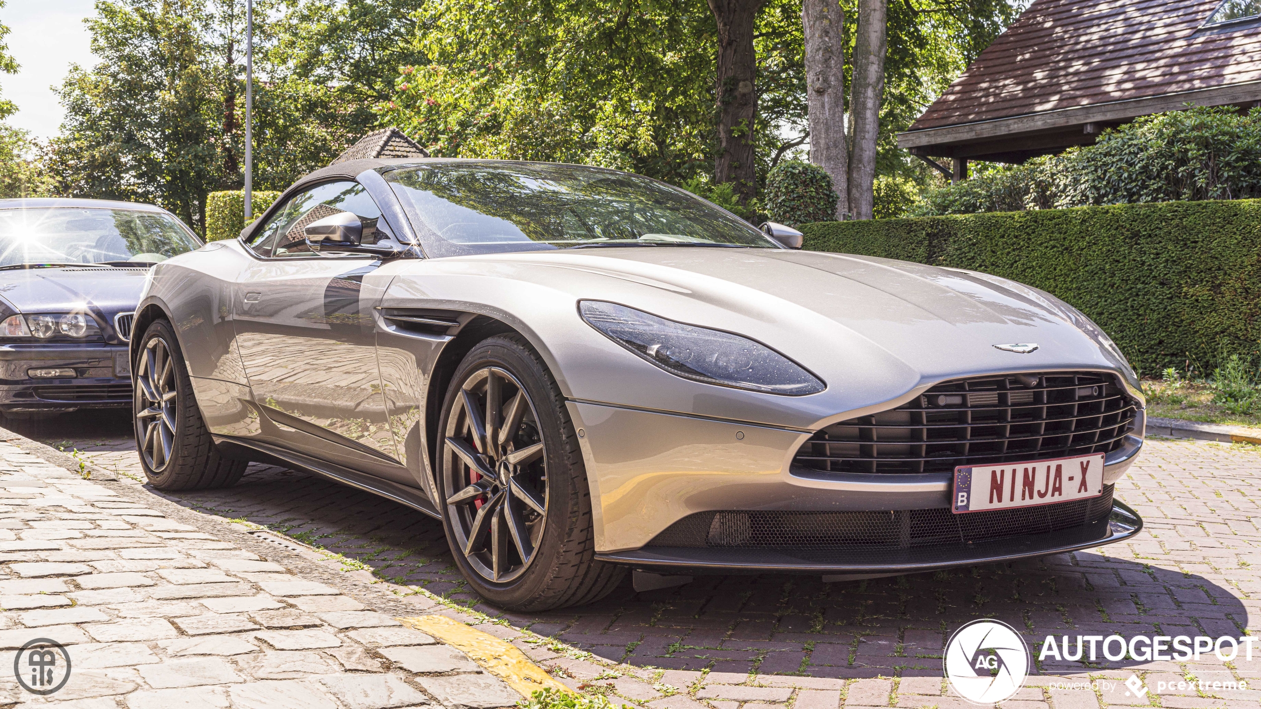 Aston Martin DB11 V8 Volante