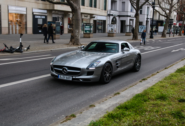 Mercedes-Benz SLS AMG