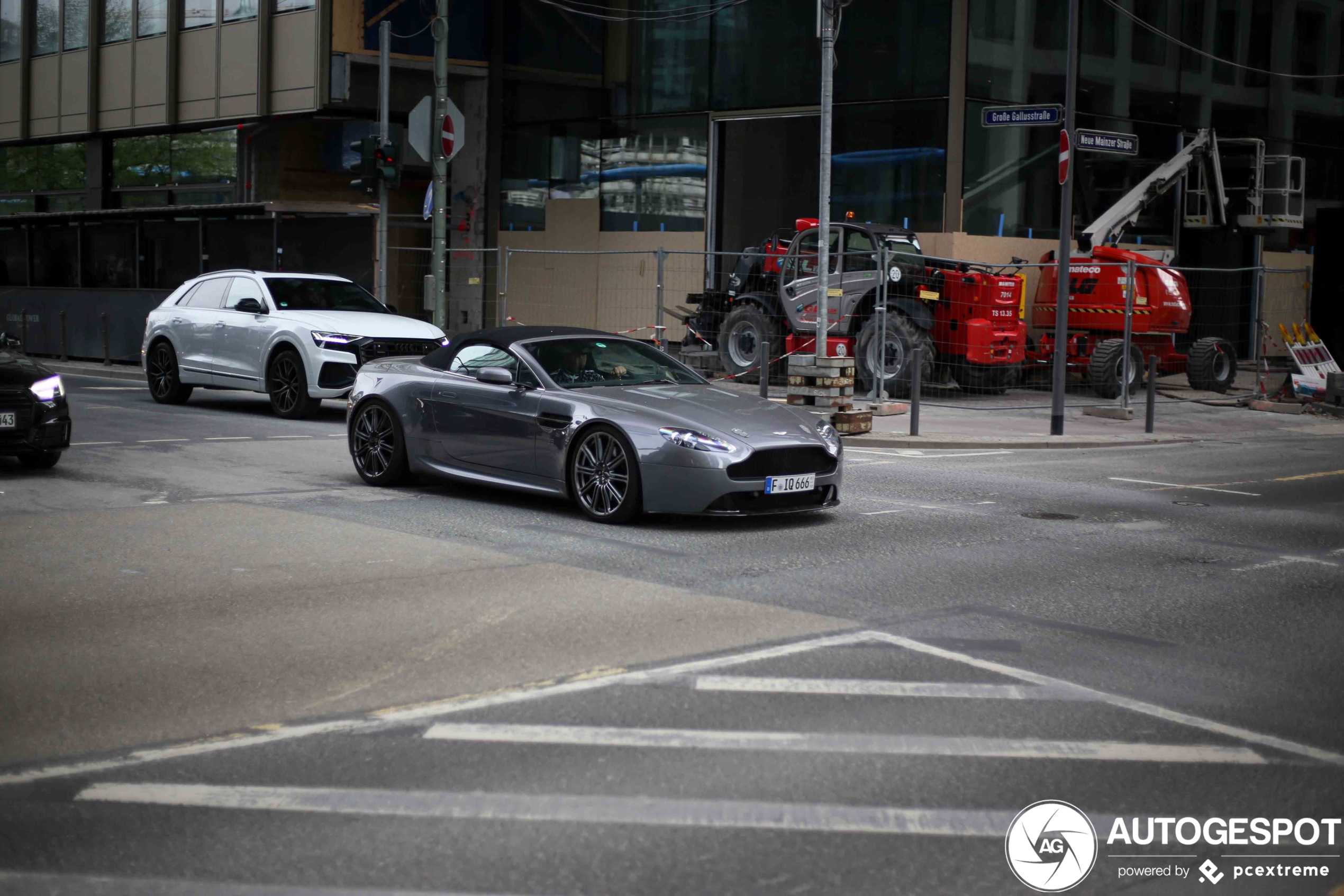 Aston Martin V8 Vantage Roadster 2012