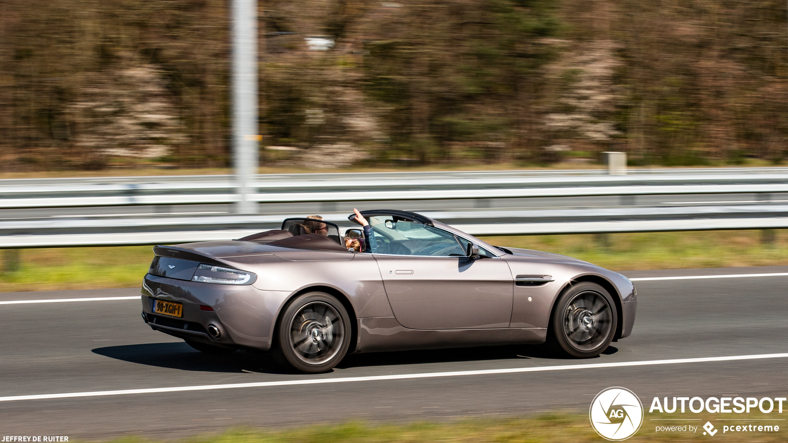 Aston Martin V8 Vantage Roadster