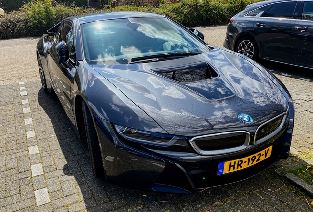 BMW i8