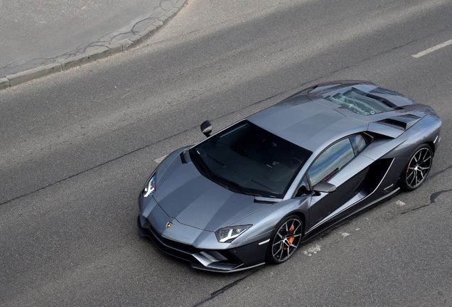 Lamborghini Aventador S LP740-4