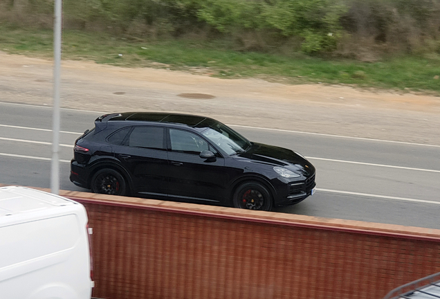 Porsche 9YA Cayenne GTS