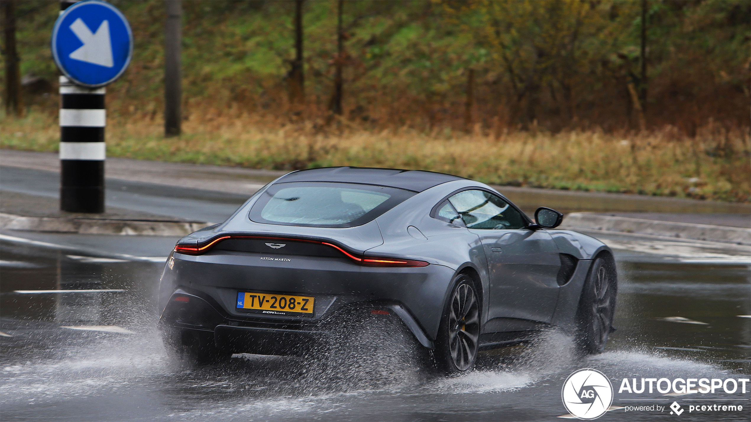 Aston Martin V8 Vantage 2018