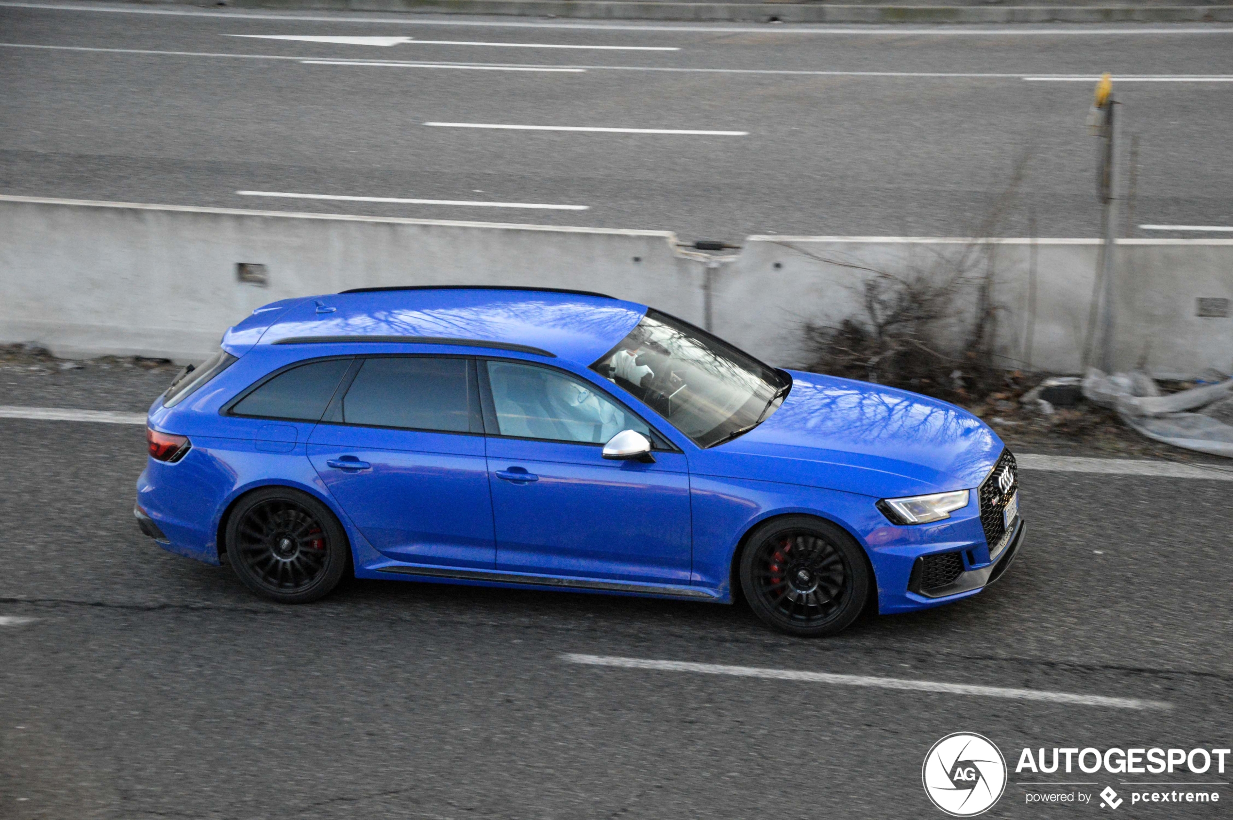 Audi RS4 Avant B9