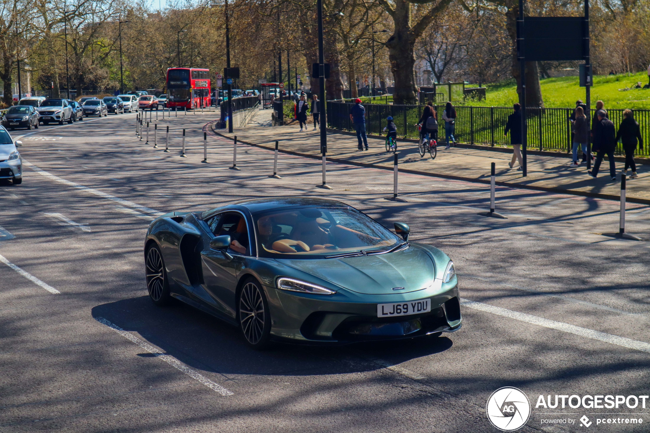 McLaren GT