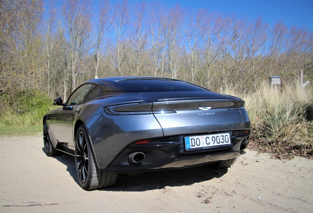 Aston Martin DB11 AMR