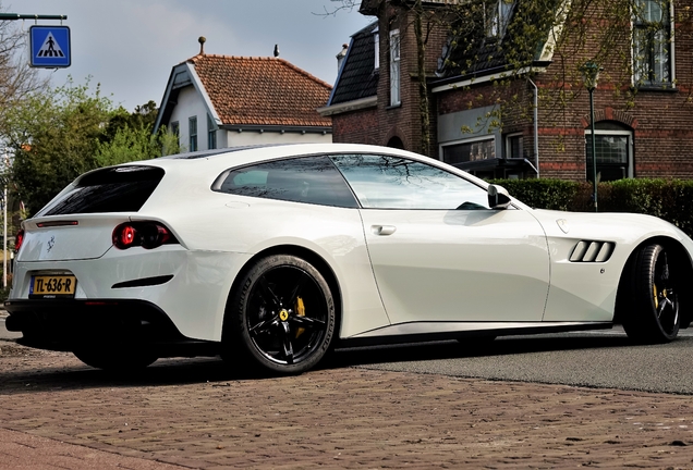 Ferrari GTC4Lusso T