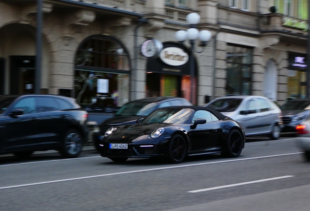 Porsche 992 Carrera 4S Cabriolet